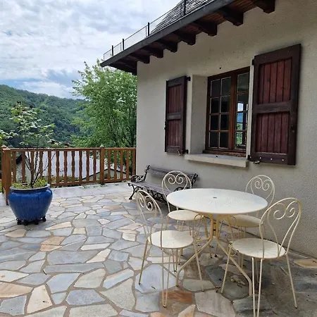Maison Le Yoti, Jolie Vue Sur Le Lot 펜션 Campouriez