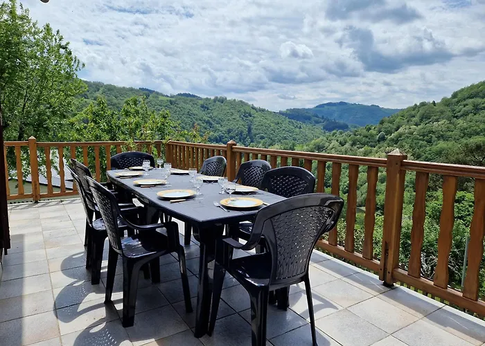 Semesterbostad Maison Le Yoti, Jolie Vue Sur Le Lot *